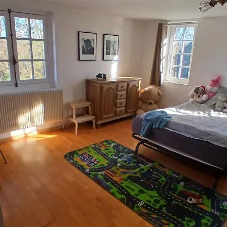 Des Trevignes بيت للعطل *